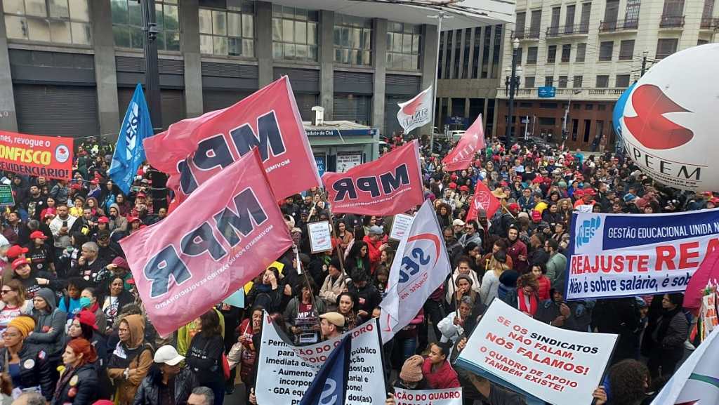 Greve da Educação de SP mostra disposição de luta, mas direção vai na contramão