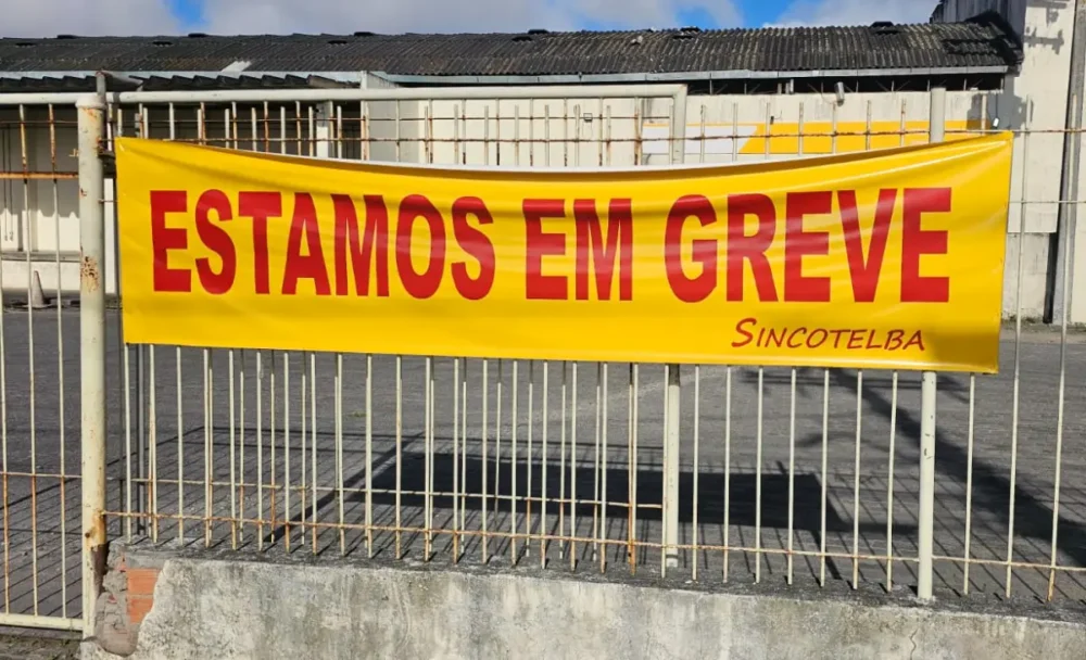 A greve não pode recuar, vamos para as ruas!